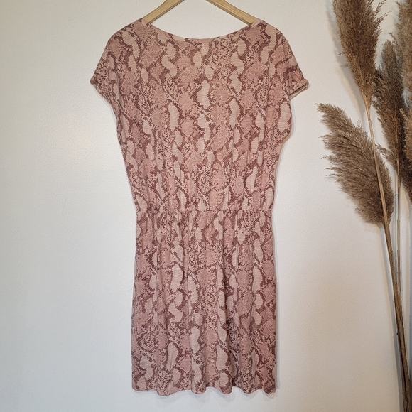 H&m pink snakeskin pattern casual wear dress. Size S - Picture 7 of 8